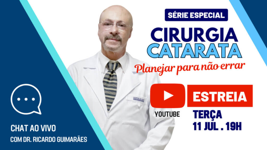 A imagem é um banner de divulgação de uma série especial sobre cirurgia de catarata, com o título "Planejar para não errar". O banner apresenta o Dr. Ricardo Guimarães, usando um jaleco branco e sorrindo para a câmera. A informação de estreia está destacada: o evento acontecerá no YouTube, na terça-feira, 11 de julho, às 19h. Há também a indicação de um chat ao vivo, com a legenda "Chat ao vivo com Dr. Ricardo Guimarães", e o logotipo do YouTube ao lado da data e horário.